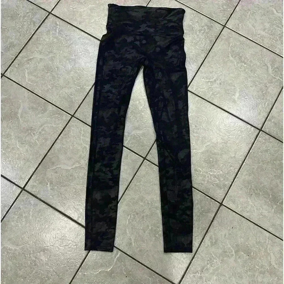 Spanx Black on Black camouflage Leggings Size Small - Picture 1 of 4
